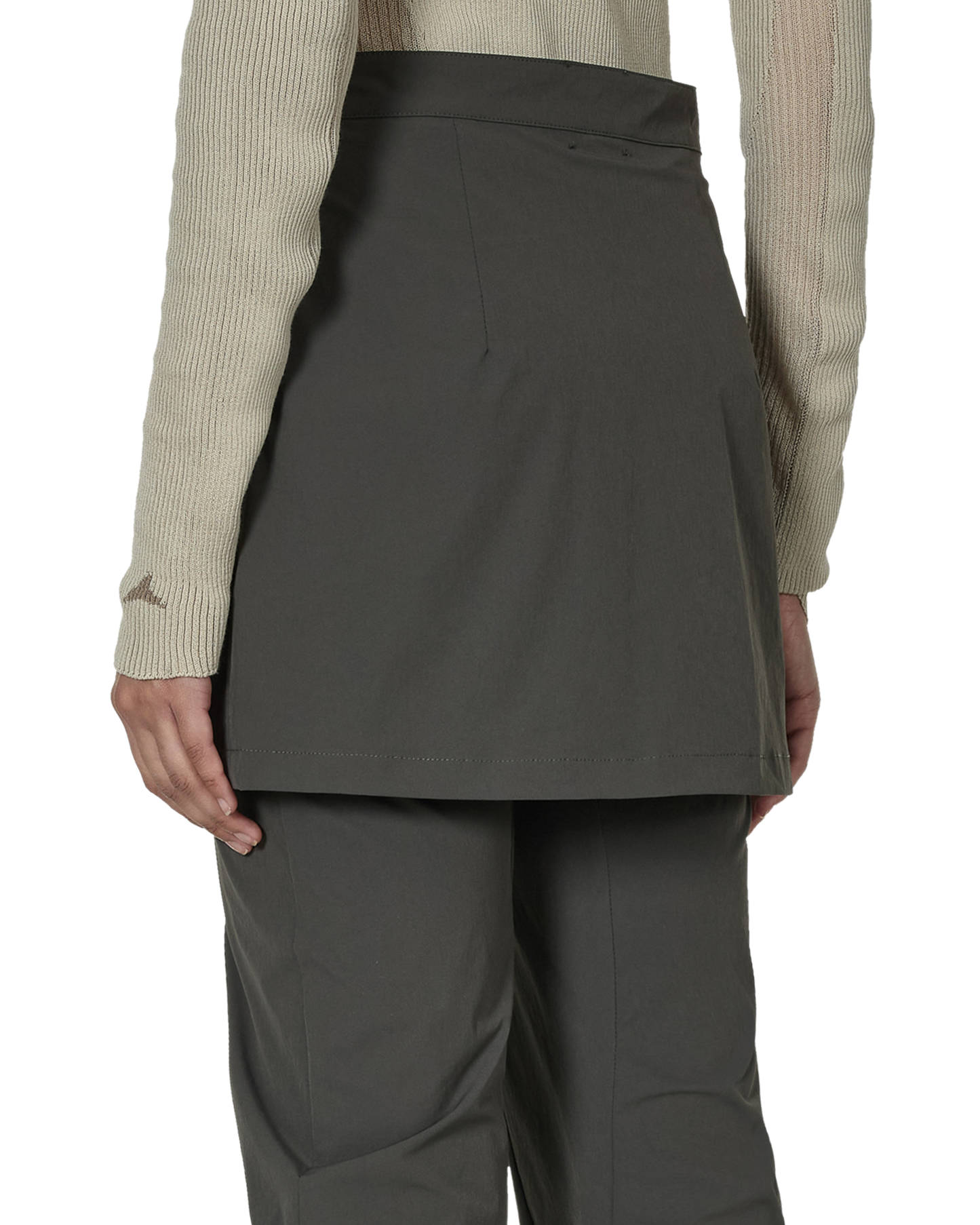 ROA Skort Pants Dark Grey 着用後ろ姿の詳細
