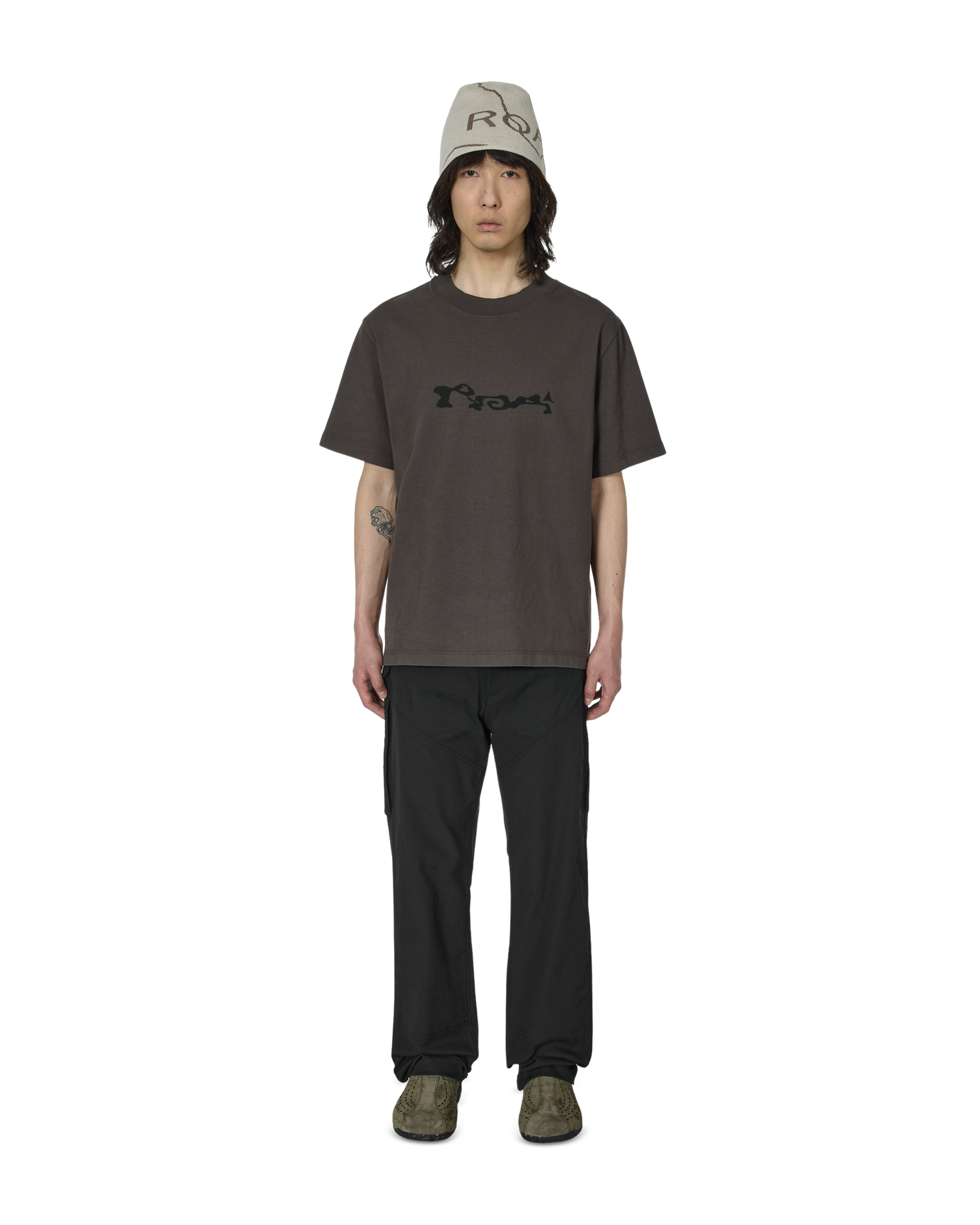 ROA Service T Shirt Olive – ROA フルコーディネート画像(全身)