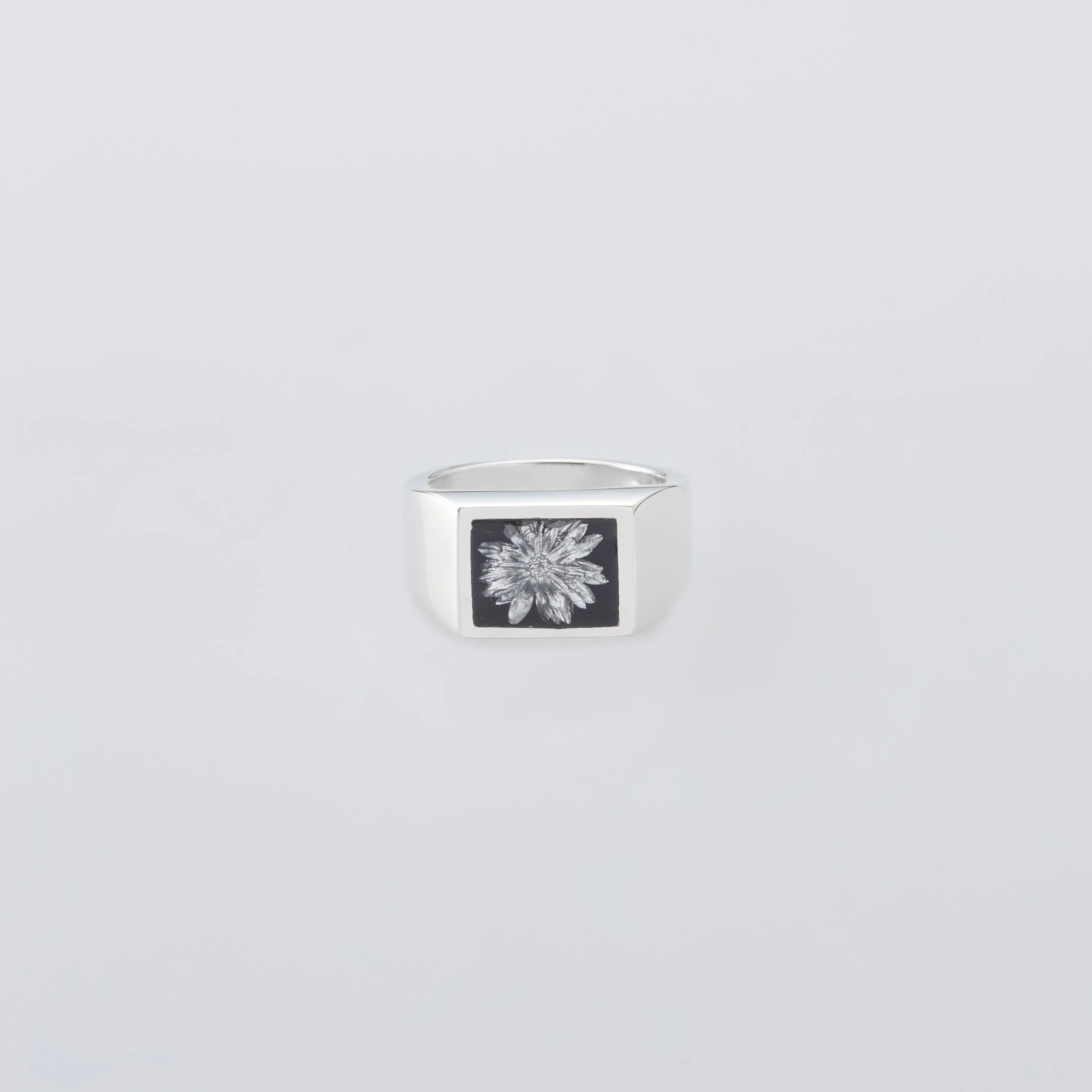 XOLO JEWELRY - Signet Ring with Black & Gray Flower – STUDY XOLO JEWELRY - Signet Ring with Black & Gray Flower – STUDY