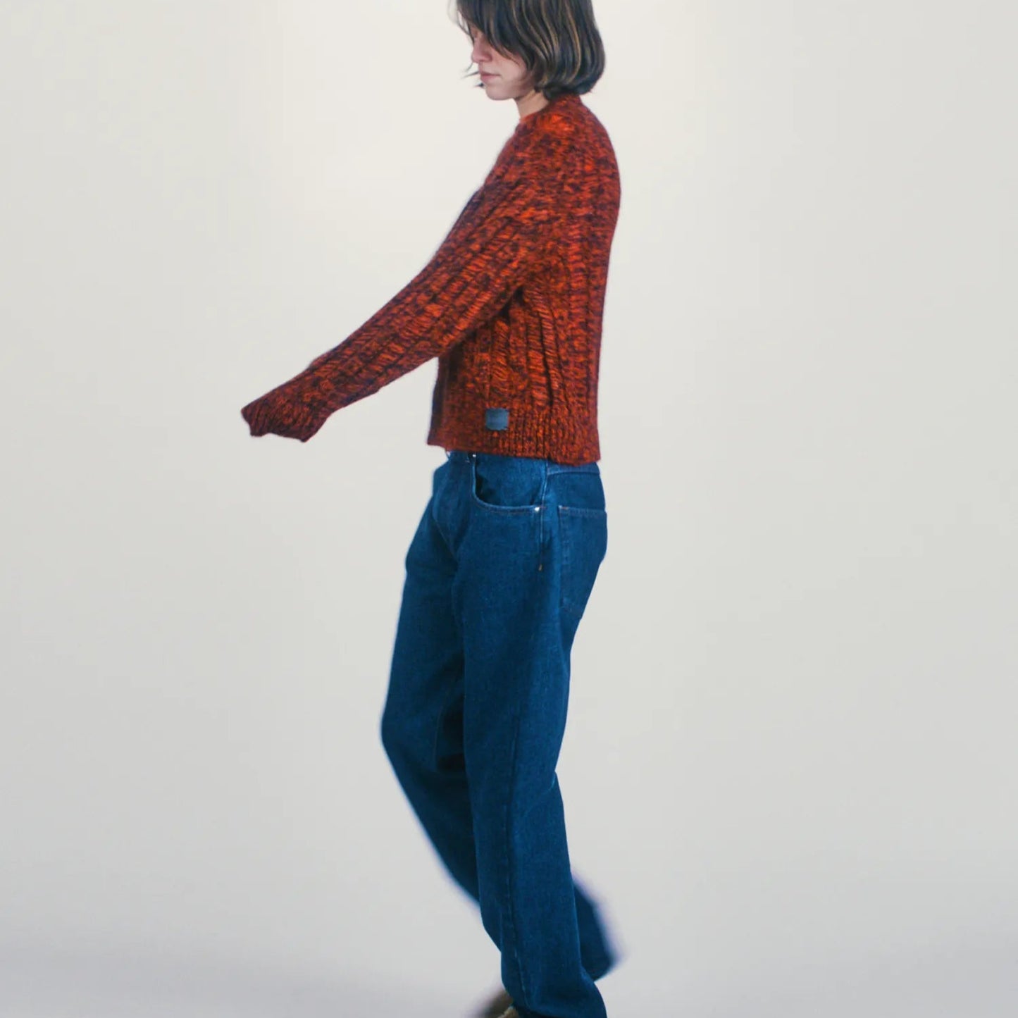 Laddered Mohair Sweater Red - ARIES 着用側面