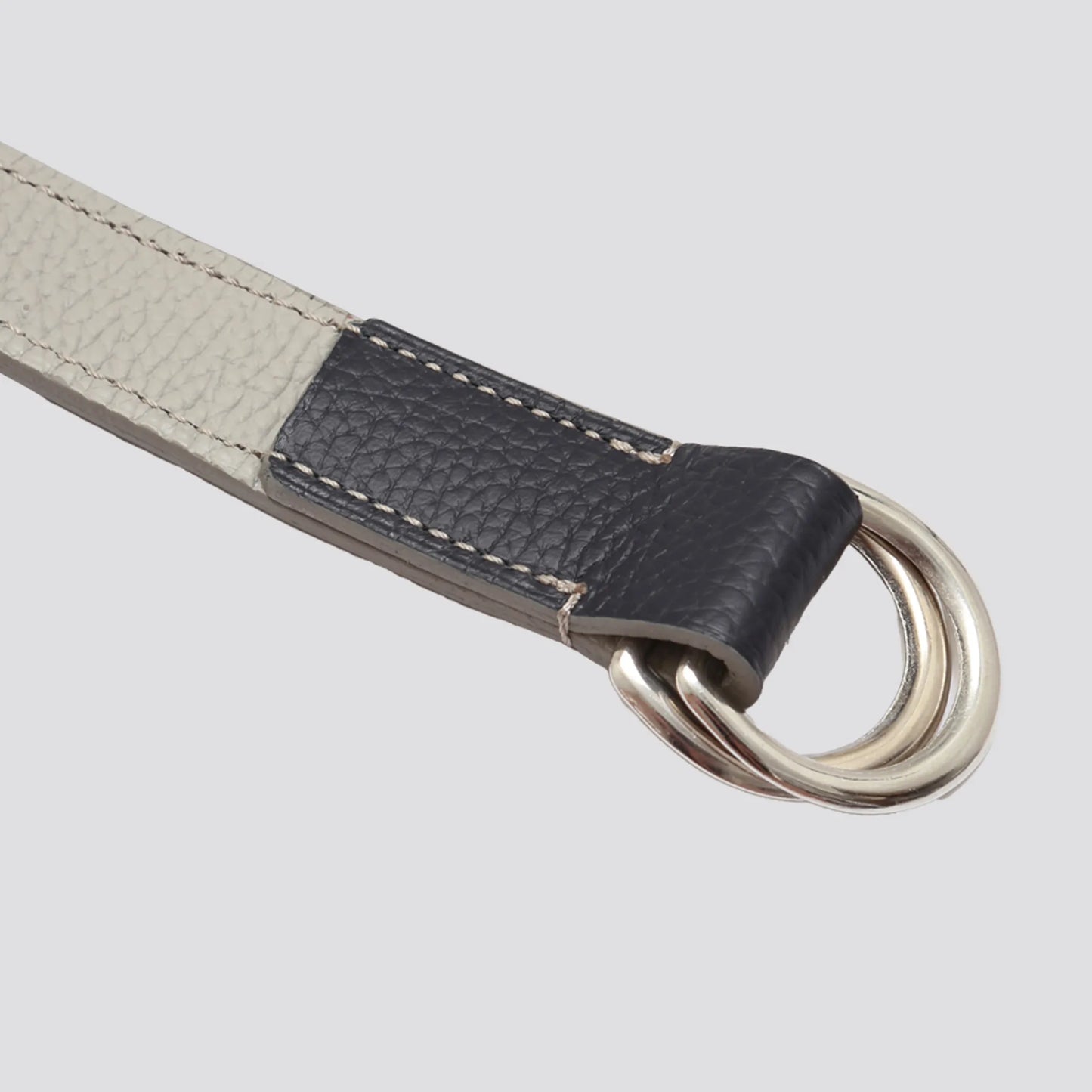 ENCOMING ENST LEATHER BELT Dark Navy バックルディテール