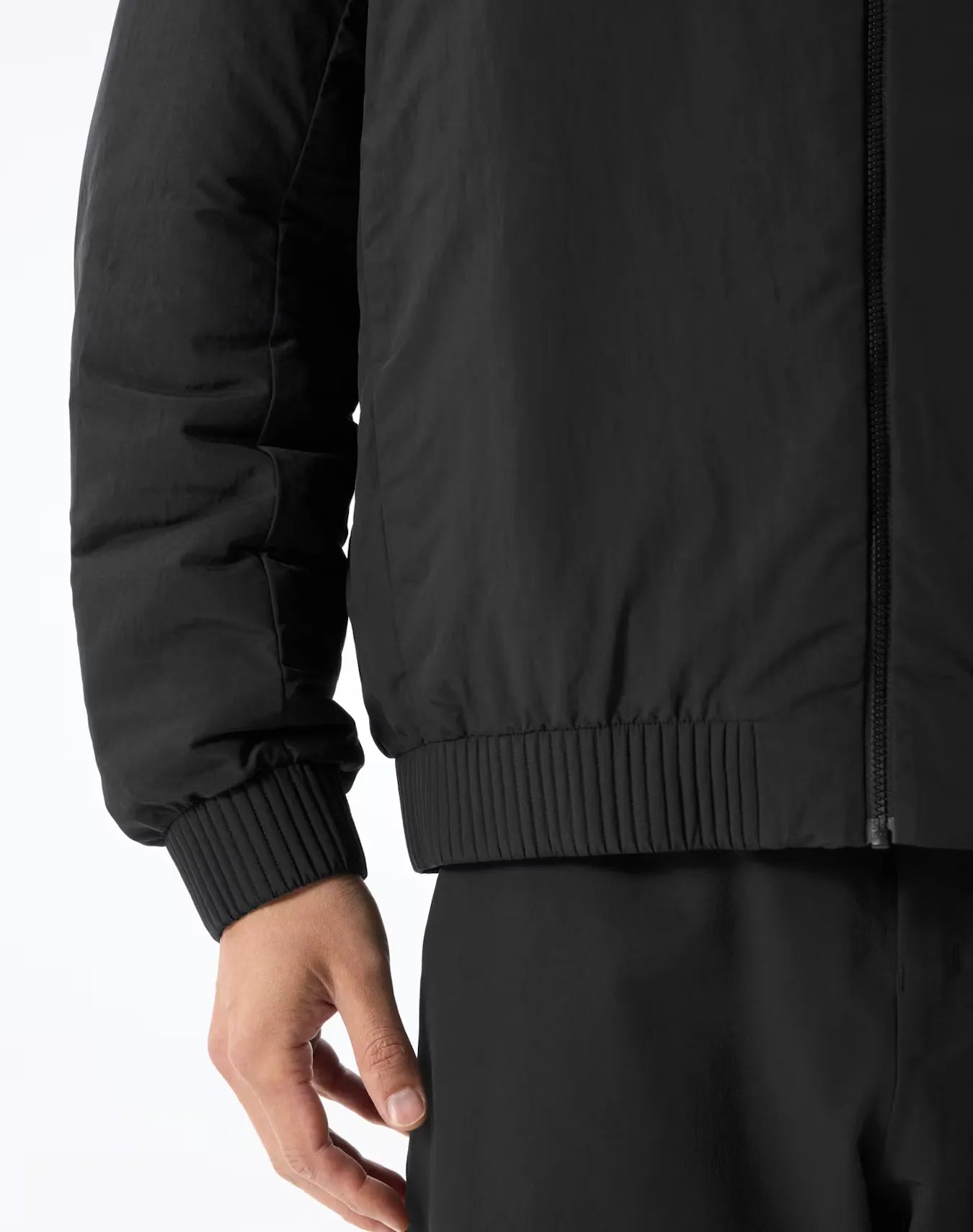ARC'TERYX VEILANCE Naroda Insulated Jacket M Black 着用イメージ 裾箇所ディテール