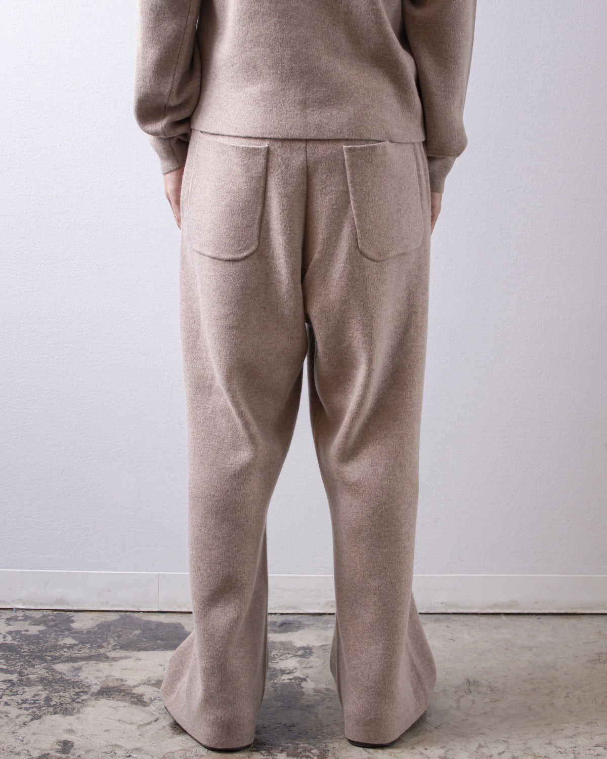 MEIAS Wool Cashmere Wide PT T.Beige 着用イメージ 背面