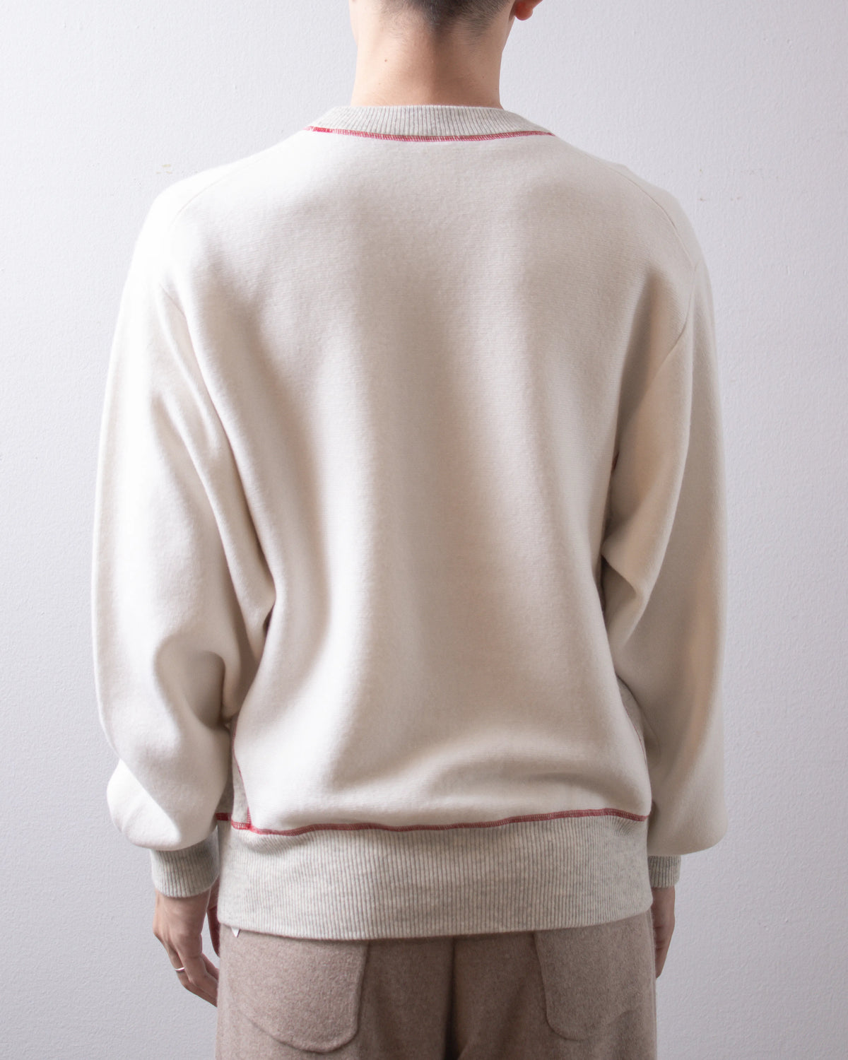 MEIAS Pure Cashmere Sweat PO Off x Gray 着用イメージ 背面