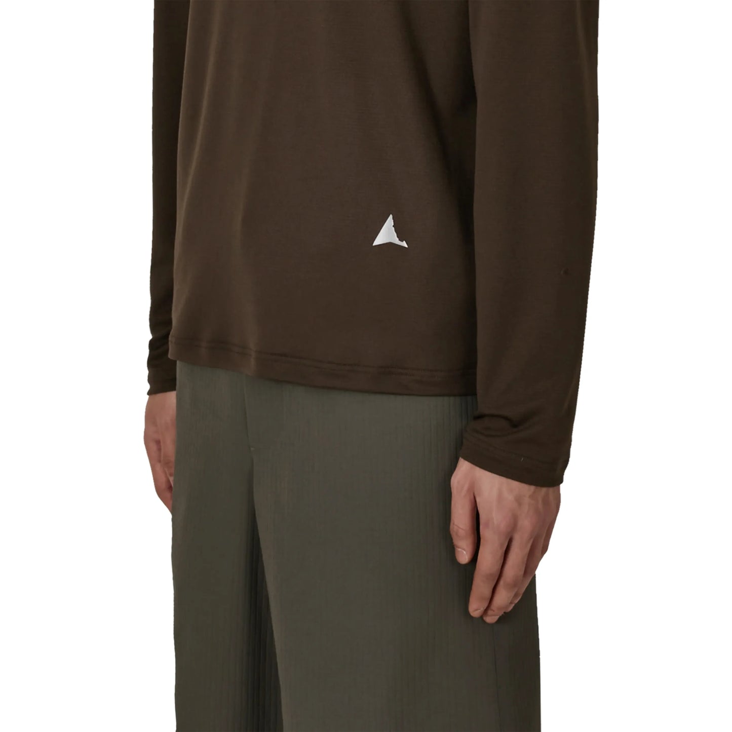 ROA FIREFLIES Base Layer Fast Dry Long Sleeve Brown 着用イメージ 袖口部分