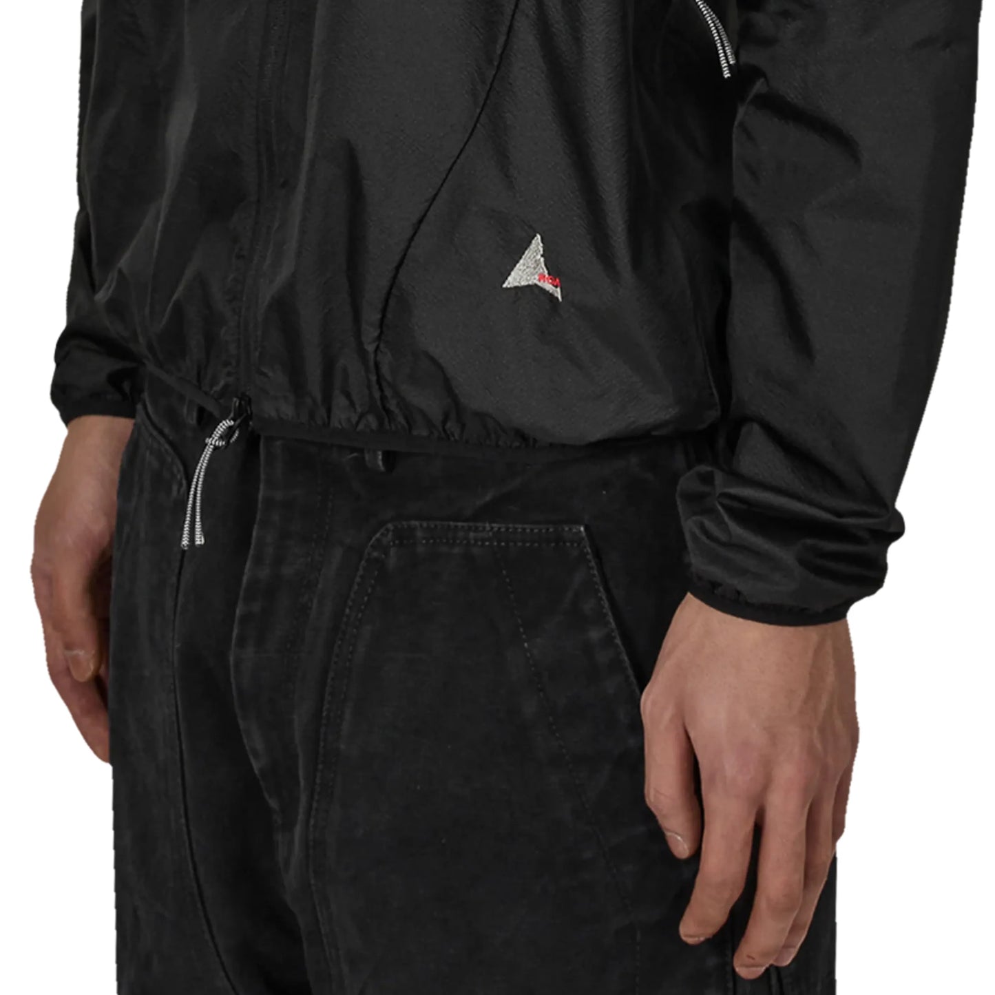 ROA HUE Packable Wind Jacket Black 着用画像 袖口部分詳細