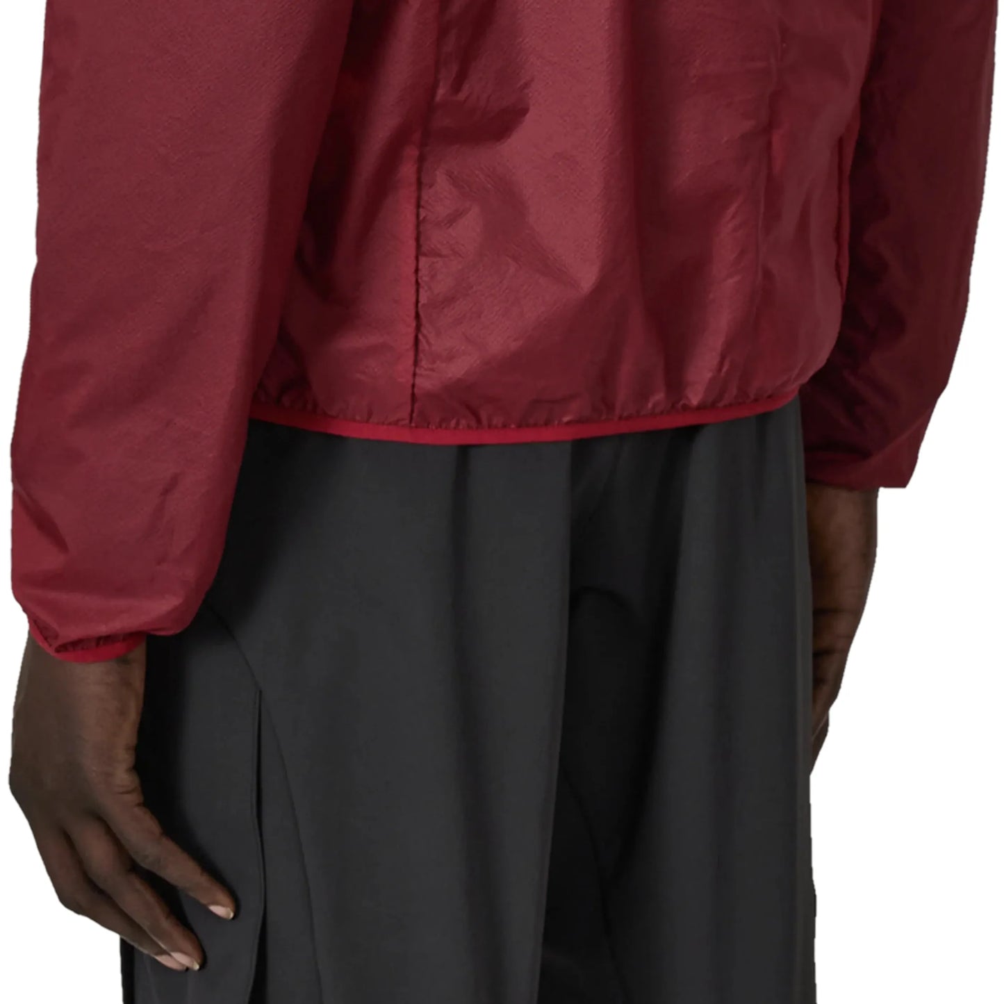 ROA HUE Packable Wind Jacket Dark Red 着用画像 袖口 裾部分 詳細