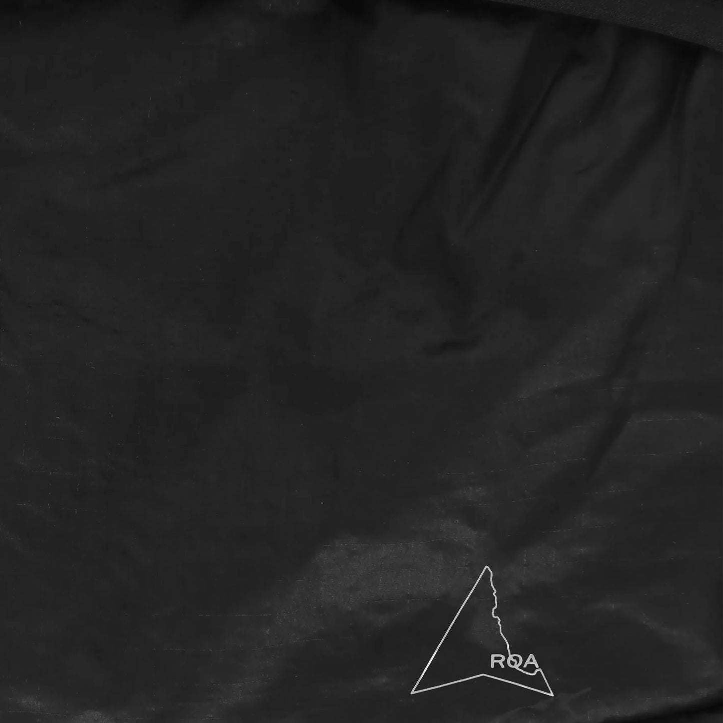 ROA LAKI Packable Knot Bag Black ロゴ部分詳細