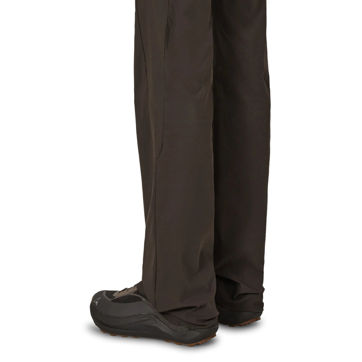 ROA MARVA Compression Flared Pants Dark Brown 着用イメージ 裾口部分背面