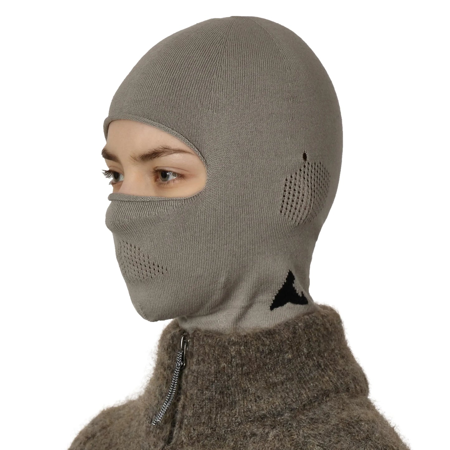 ROA OWL Seamless Biofil® Breathable Balaclava Light Grey 女性着用画像 斜め
