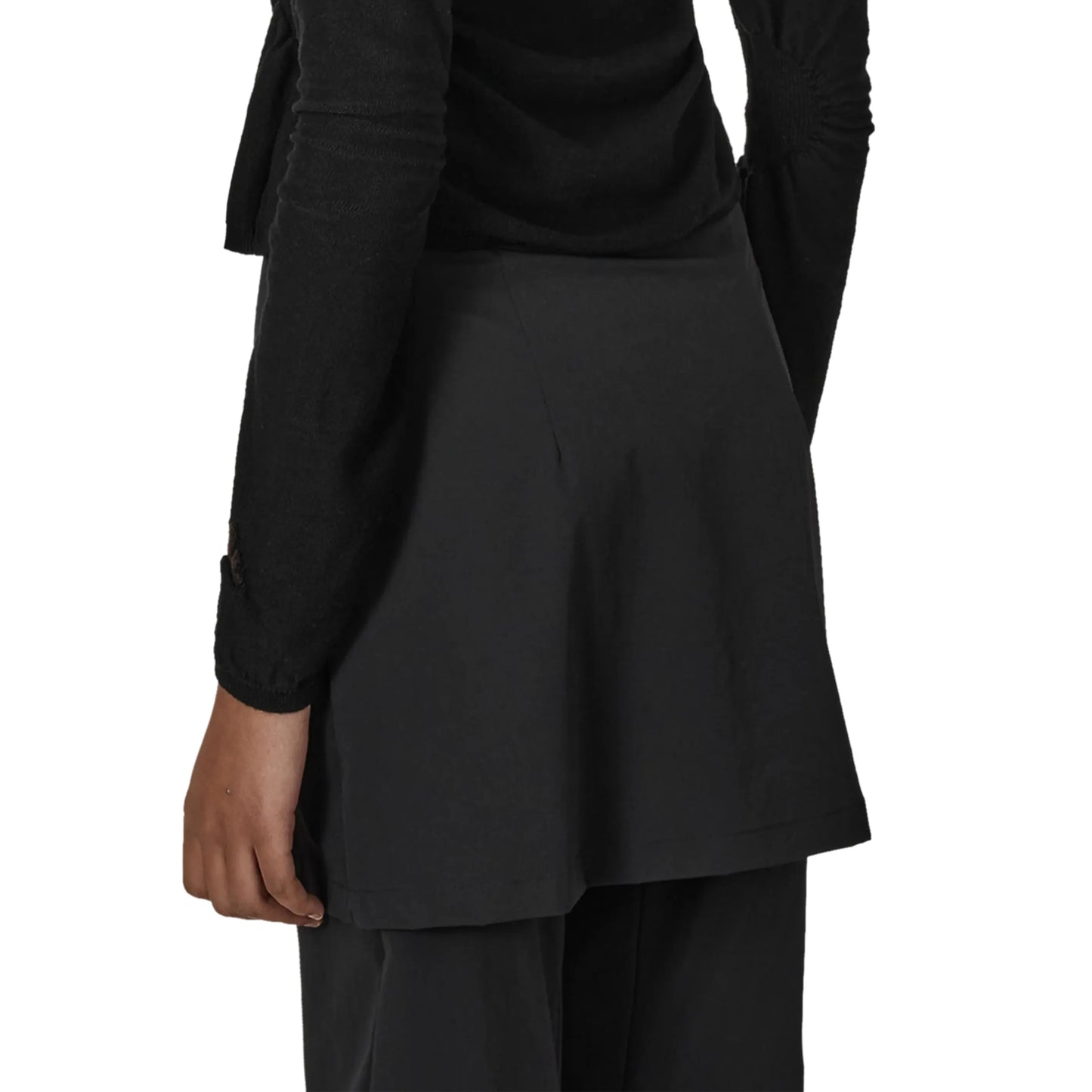 ROA PINCHED Wool Knit Top Black 着用画像 背面 袖と裾部分の詳細