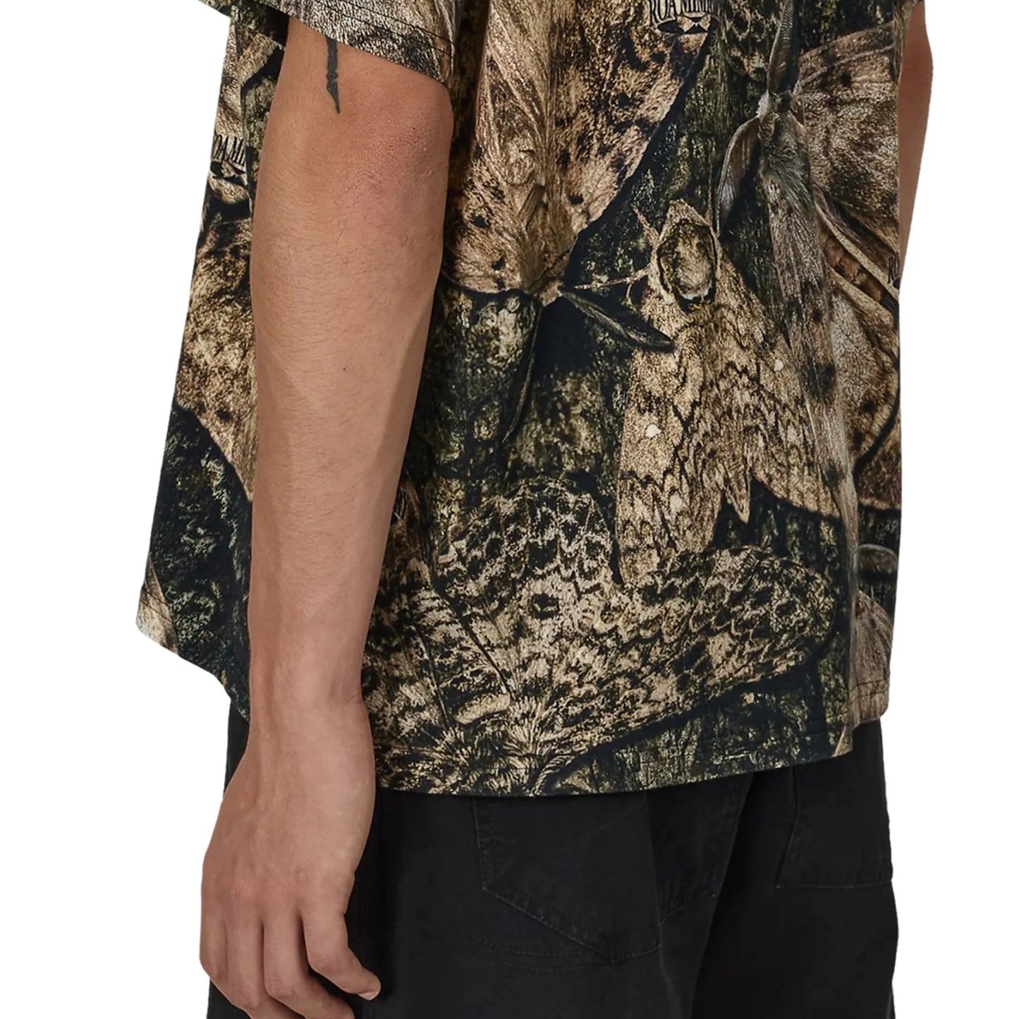 ROA Senter T-Shirt Brown 背面裾ディテール