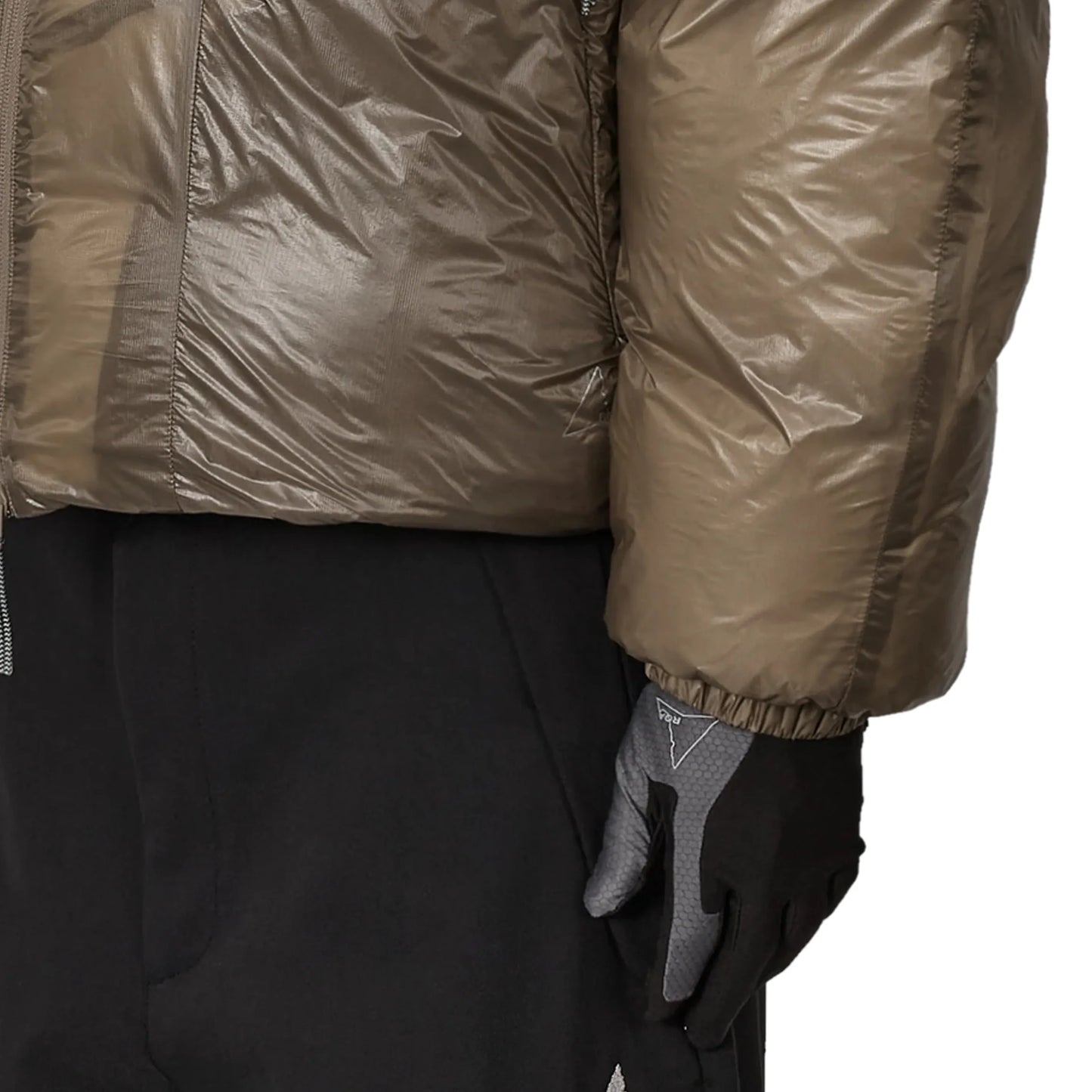 ROA Synthetic Down Jacket Taupe 着用イメージ 袖口