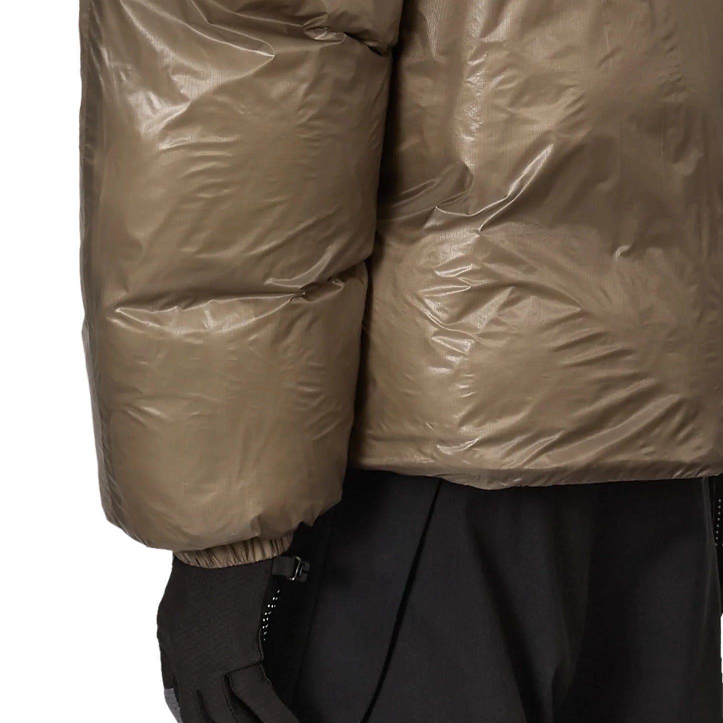 ROA Synthetic Down Jacket Taupe 着用イメージ 袖口