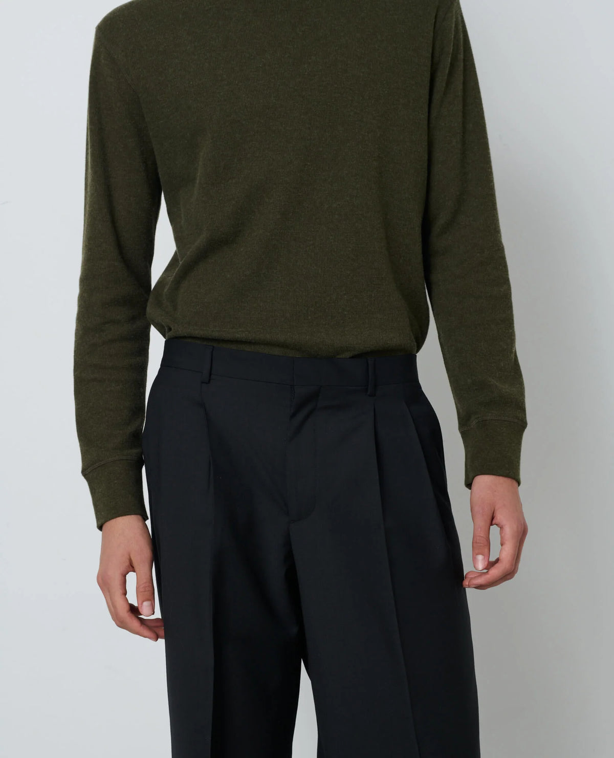 SUNFLOWER Wide Pleated Trouser Tropical Wool Black 腰回り詳細
