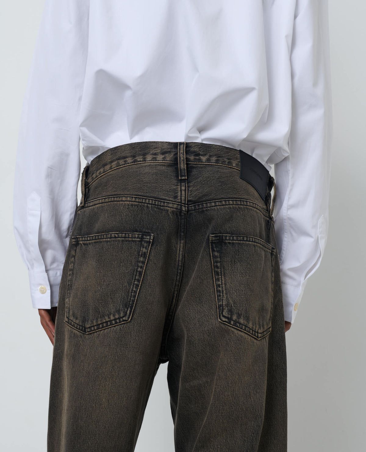 SUNFLOWER Loose Denim Dirty Tint ヒップ周り