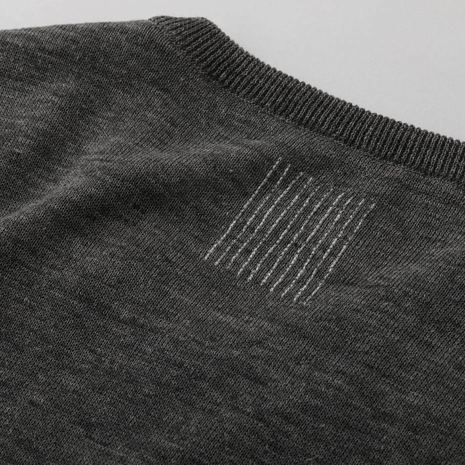 S.F.C SFC V NECK Grey - エスエフシー 刺繍ディテール