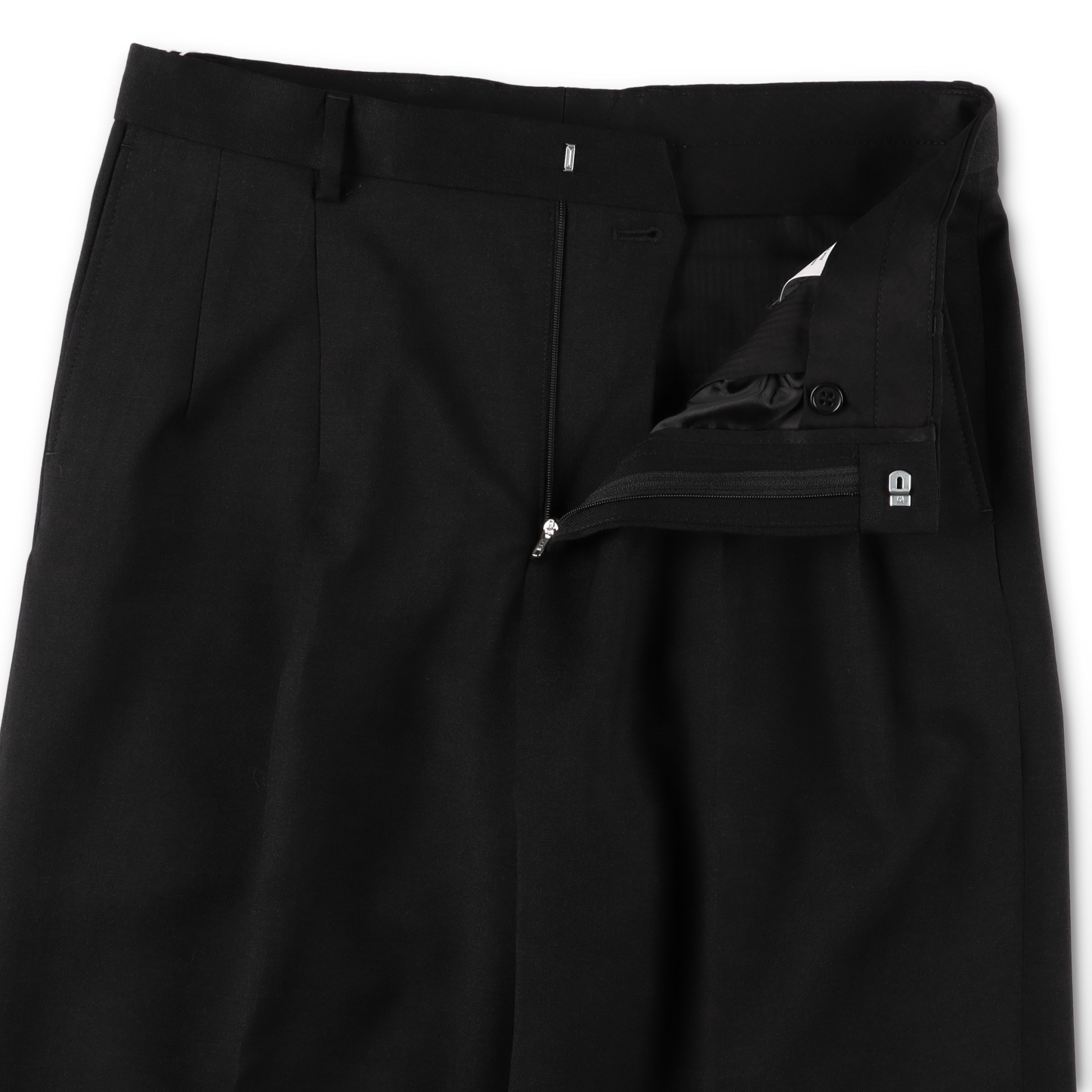 WIDE PLEATED TROUSER BLACK - SUNFLOWER ホックのディテール