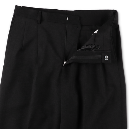 WIDE PLEATED TROUSER BLACK - SUNFLOWER ホックのディテール