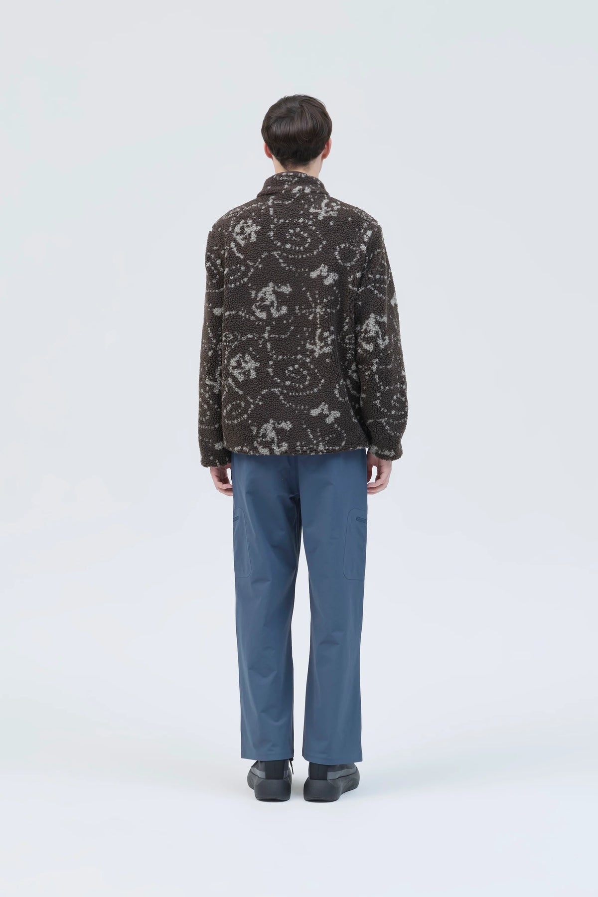 Hiking Patrol Print Fleece Jacket Smoky Brown 着用イメージ 背面