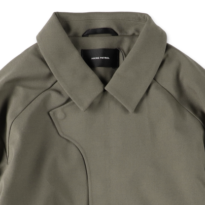 Hiking Patrol WAYPOINT TEXTURE JACKET DK TAUPE 首元 ロゴ