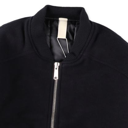 SUNFLOWER WOOL BOMBER NAVY　首元
