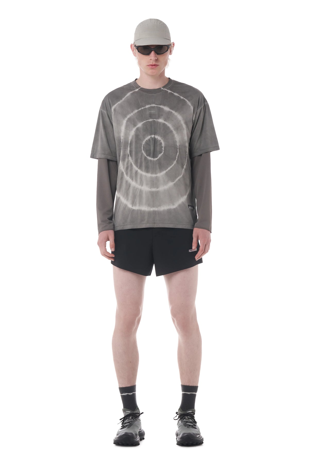 SATISFY AuraLite™ T‑Shirt Tie-Dye Stone Mountain 着用イメージ 正面