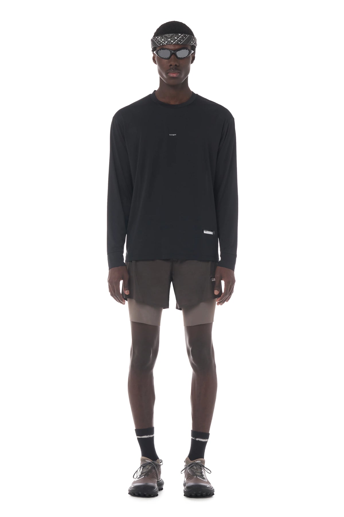 SATISFY AuraLite Long Tee Black SA 着用イメージ 正面