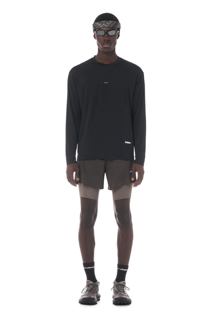 SATISFY AuraLite Long Tee Black SA 着用イメージ 正面