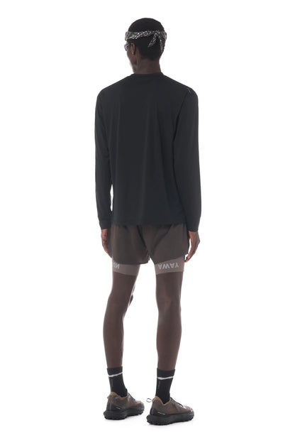 SATISFY AuraLite Long Tee Black SA 着用イメージ 背面