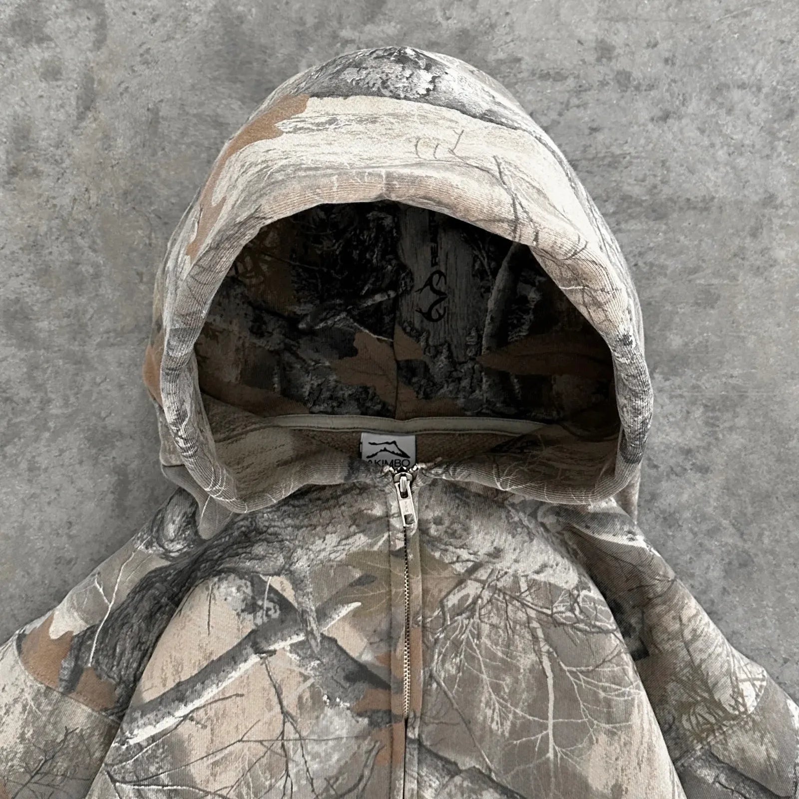 AKIMBO CLUB ZIP UP HOODIE REALTREE フード部分