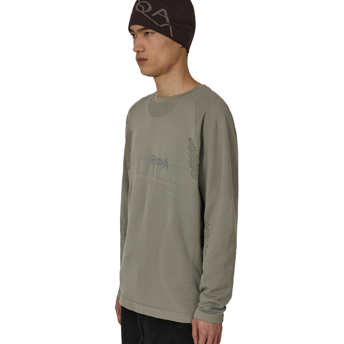 ROA AUNE Seamless Knit Long Sleeve Pale Green 着用画像 側面