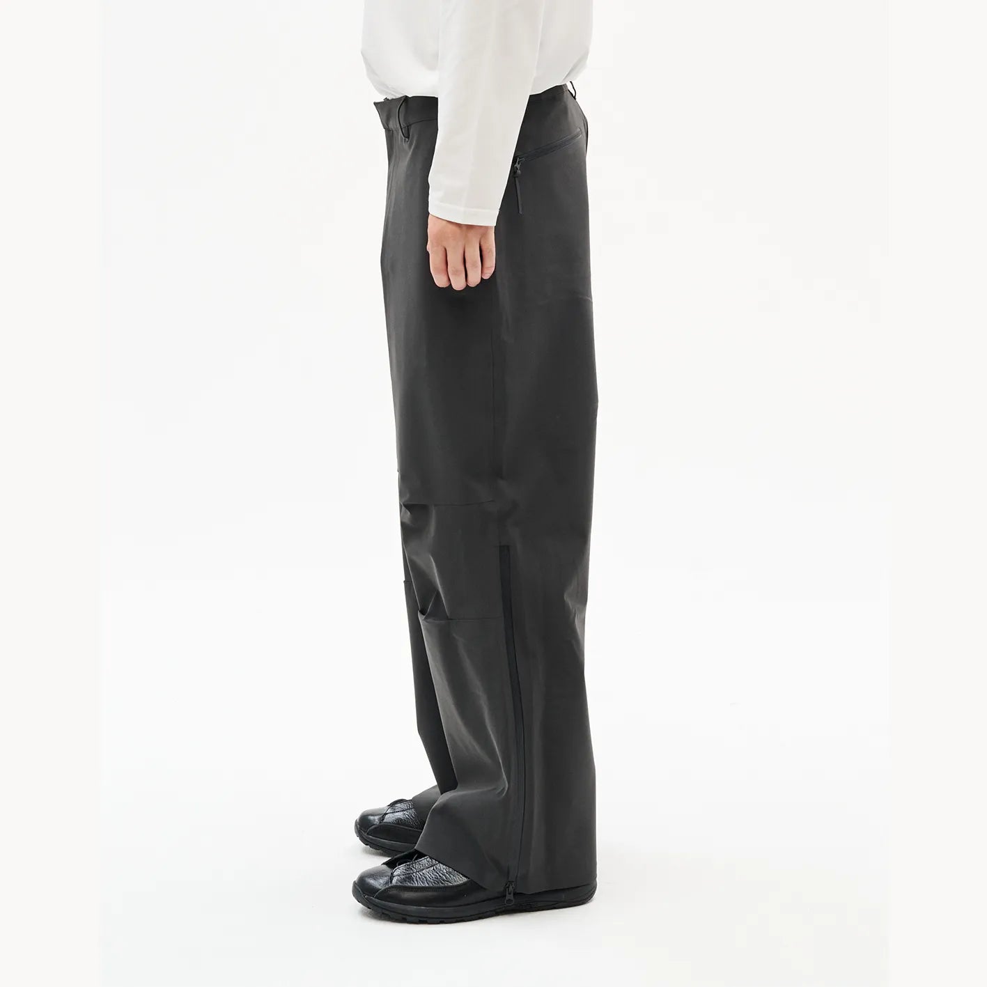 Hiking Patrol ARC 3L SHELL TROUSER CHARCOAL BLACK　着用イメージ 側面
