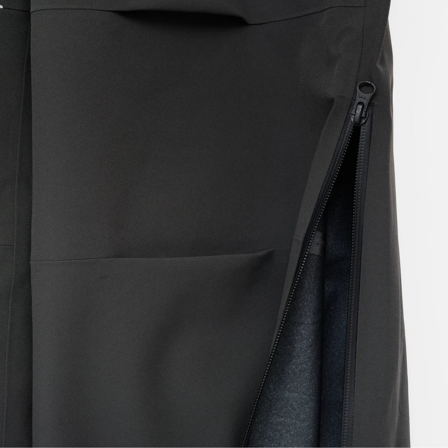 Hiking Patrol ARC 3L SHELL TROUSER CHARCOAL BLACK　裾口ジップ部分詳細