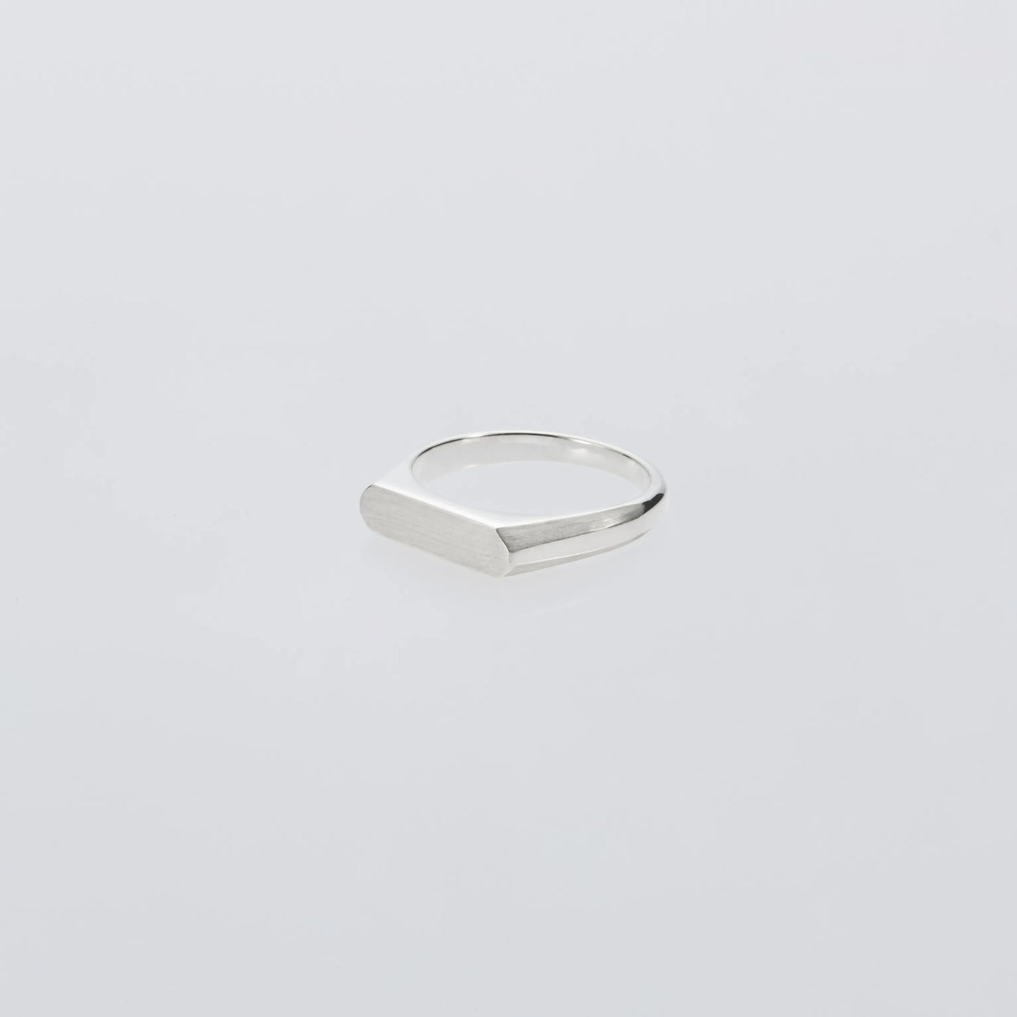 XOLO Signet Ring with Hair Line -Thin- サイドシルエット