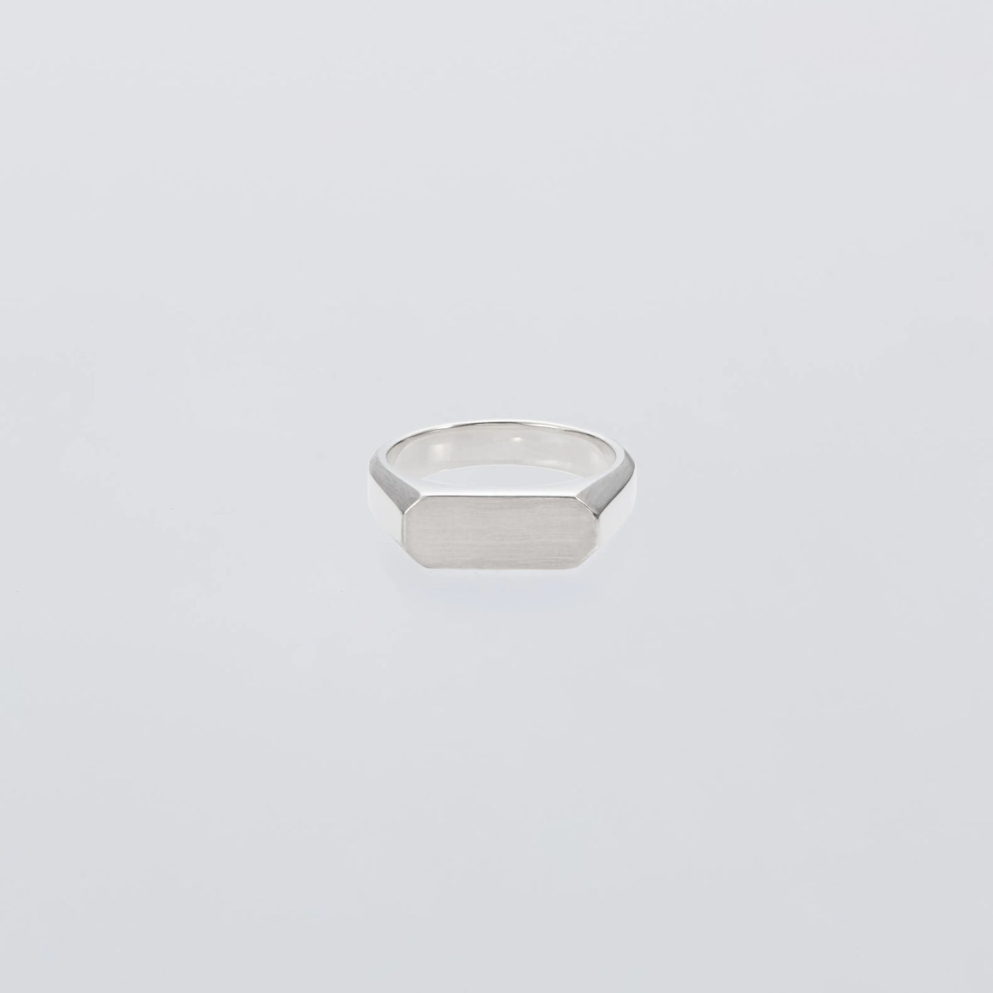 XOLO Signet Ring with Hair Line -Thick- フロントデザイン