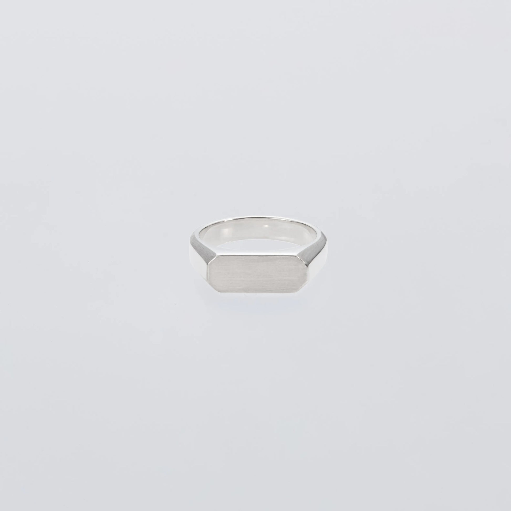 XOLO Signet Ring with Hair Line -Thick- フロントデザイン