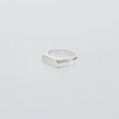 XOLO Signet Ring with Hair Line -Thick- サイドシルエット