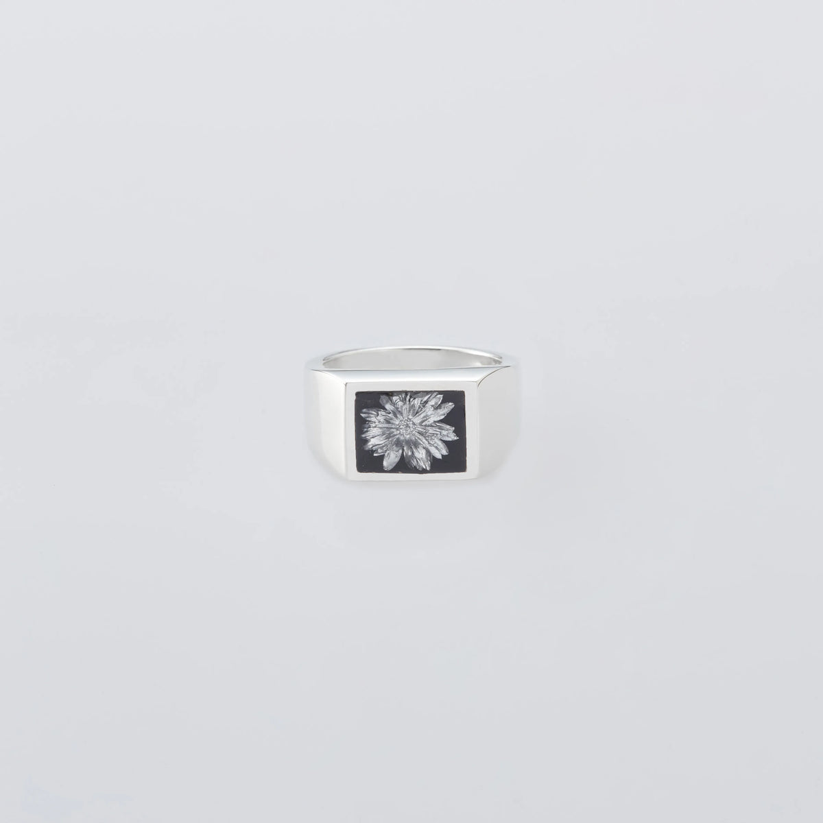 XOLO JEWELRY - Signet Ring with Black & Gray Flower – STUDY XOLO JEWELRY - Signet Ring with Black & Gray Flower – STUDY