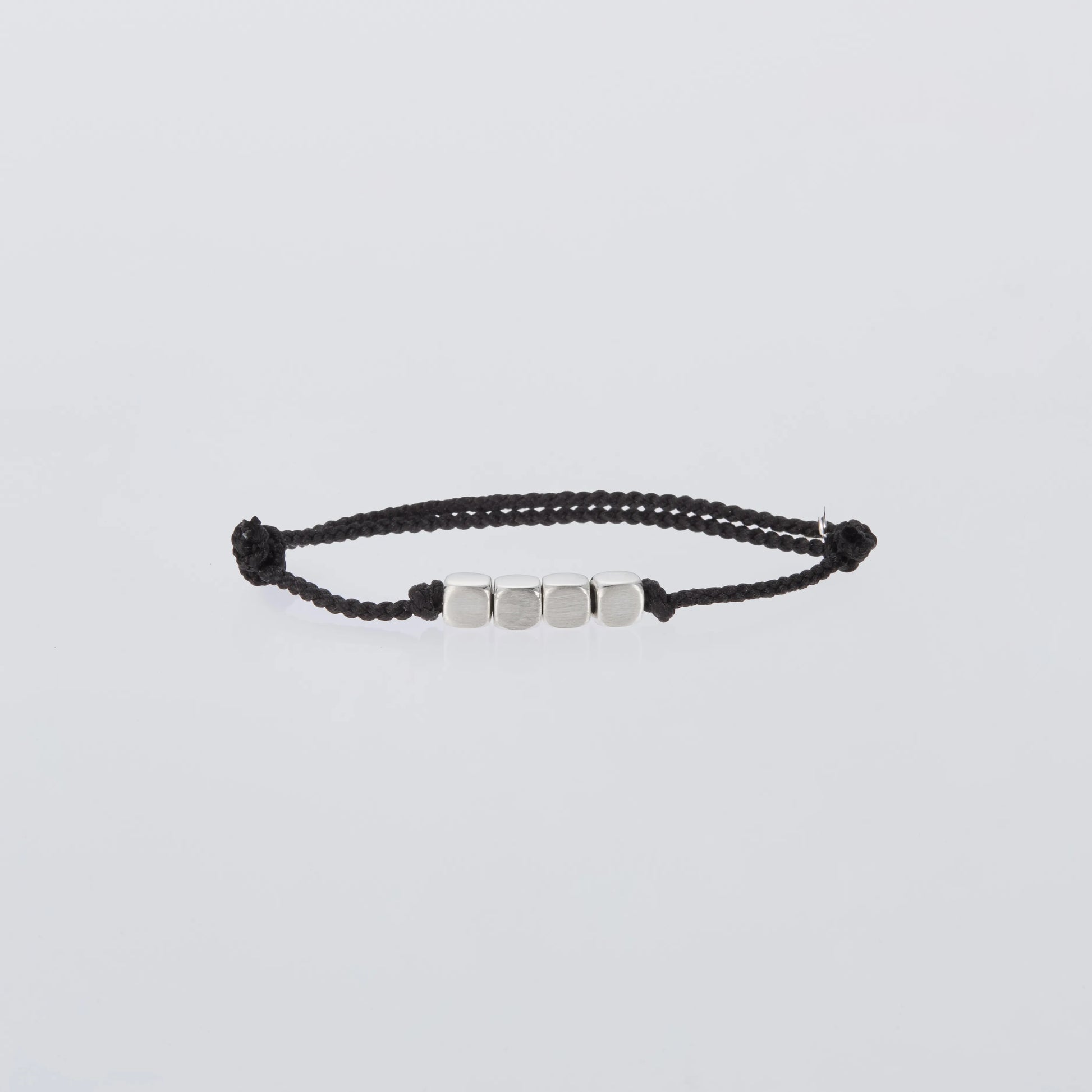 XOLO Cube with Hair Line Link Silk Code Bracelet フロントデザイン