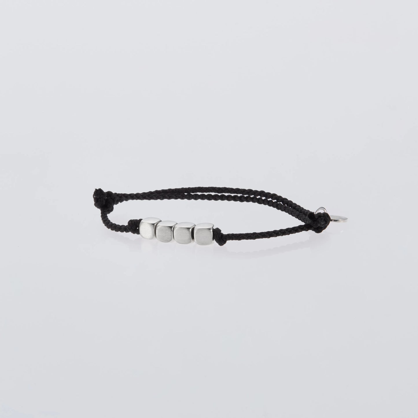 XOLO Cube with Hair Line Link Silk Code Bracelet サイドシルエット