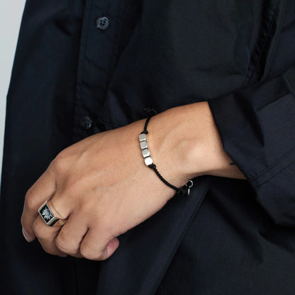 XOLO Cube with Hair Line Link Silk Code Bracelet 着用イメージ