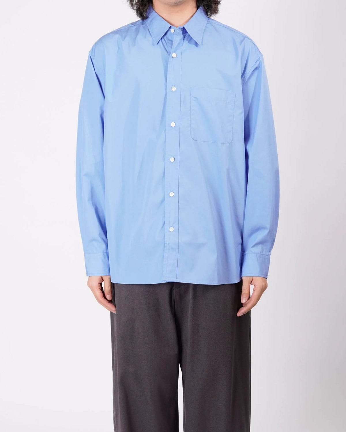 UNIVERSAL PRODUCTS. L/S Regular Shirts Sax 着用イメージ 正面