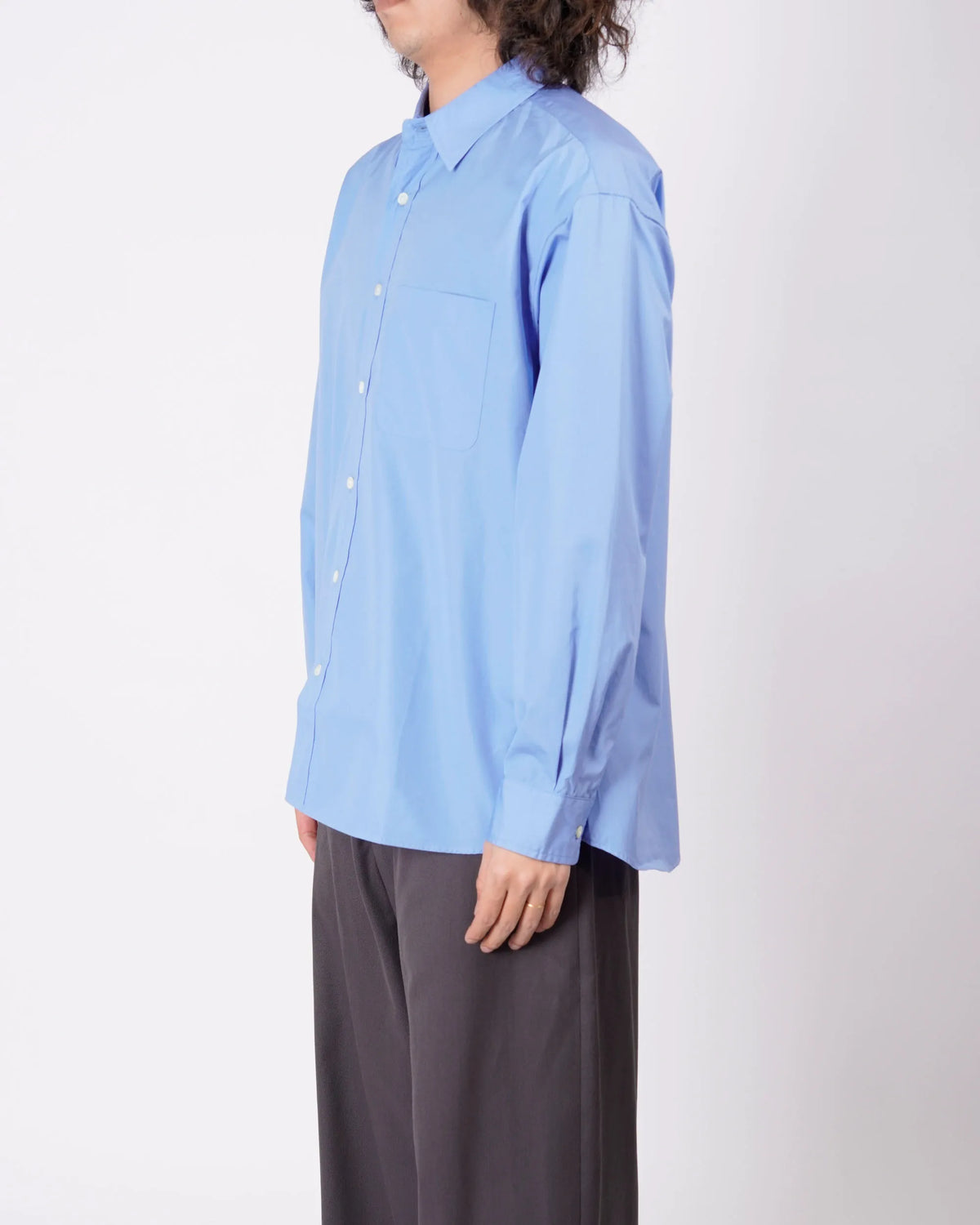 UNIVERSAL PRODUCTS. L/S Regular Shirts Sax 着用イメージ 側面