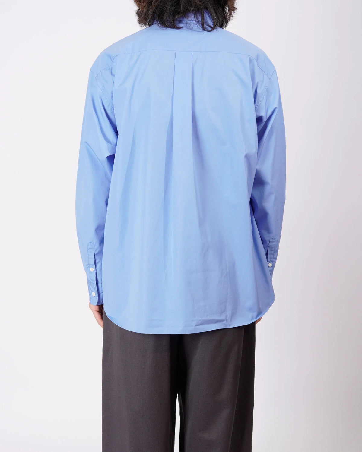 UNIVERSAL PRODUCTS. L/S Regular Shirts Sax 着用イメージ 背面