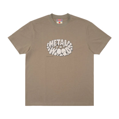 METALWOOD STUDIO STONEHENGE T-SHIRT fatigue green フロントデザイン 半袖トップス 全体ビュー