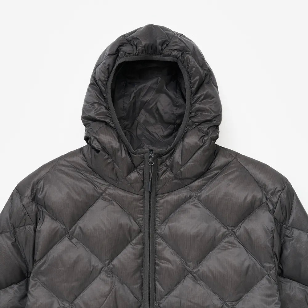 Hiking Patrol BASE LT DOWN HOODED JACKET CHARCOAL BLACK 首元詳細