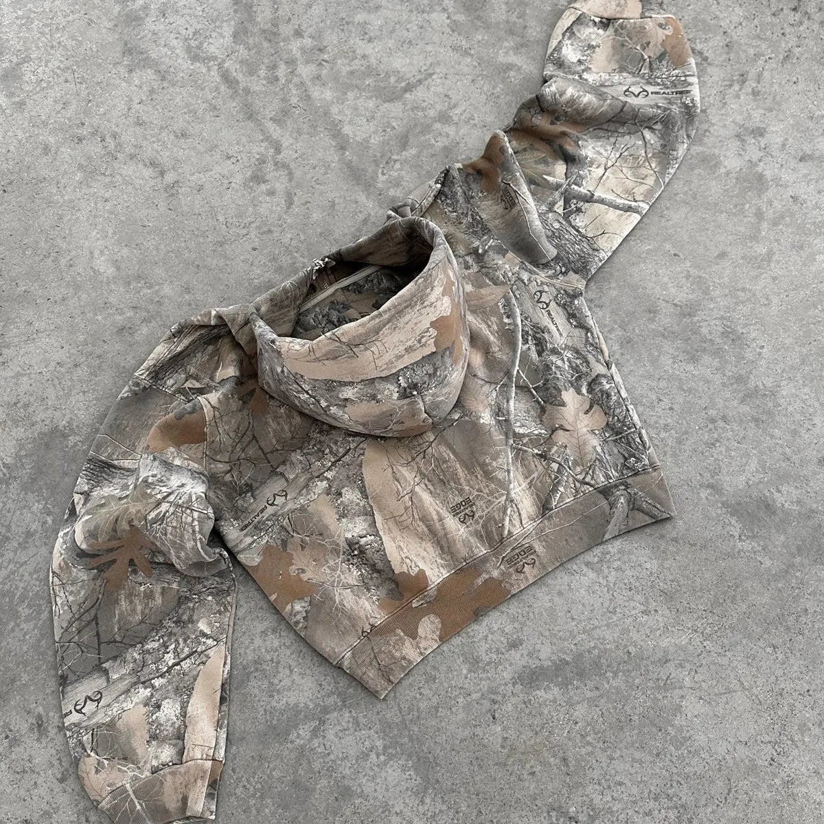 AKIMBO CLUB - Zip Up Hoodie Realtree – STUDY SHOWROOM STORE AKIMBO CLUB - Zip Up Hoodie Realtree – STUDY SHOWROOM STORE