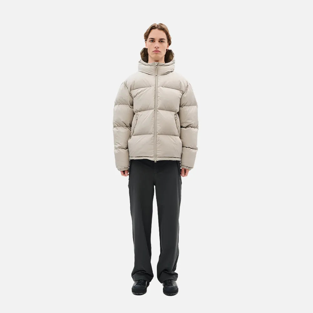 Hiking Patrol PATROL ELEMENT DOWN JACKET SAND 着用イメージ　全身