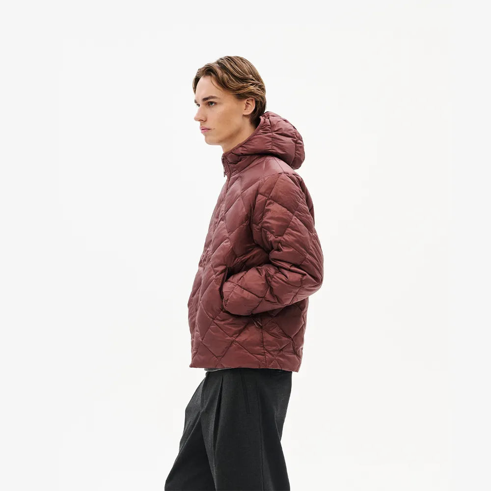 Hiking Patrol BASE LT DOWN HOODED JACKET MAROON　着用イメージ　側面